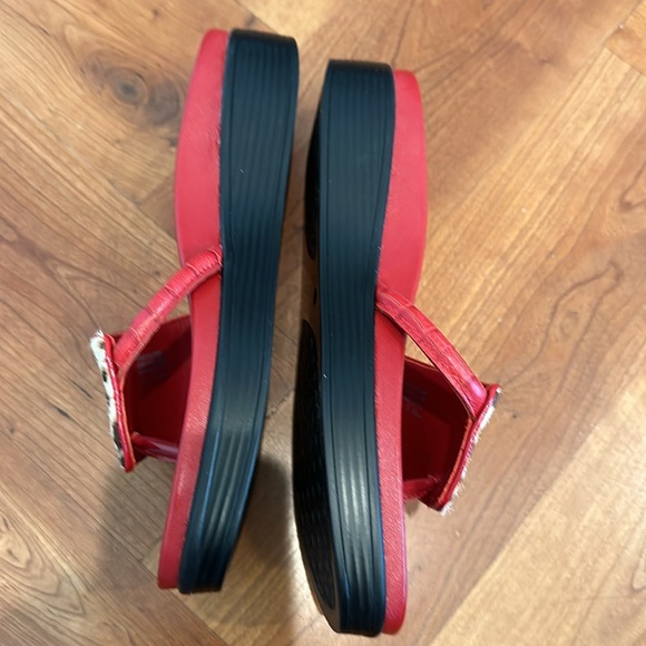 Donald Pliner slides with animal print. - Picture 8 of 8